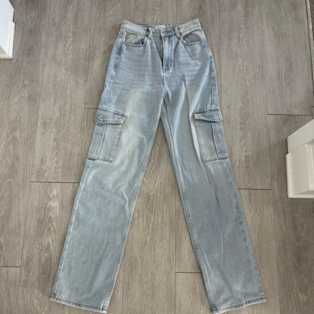Pacsun 90s Boyfriend denim. Straight leg w/ side cargo pocket.NEVER WORN